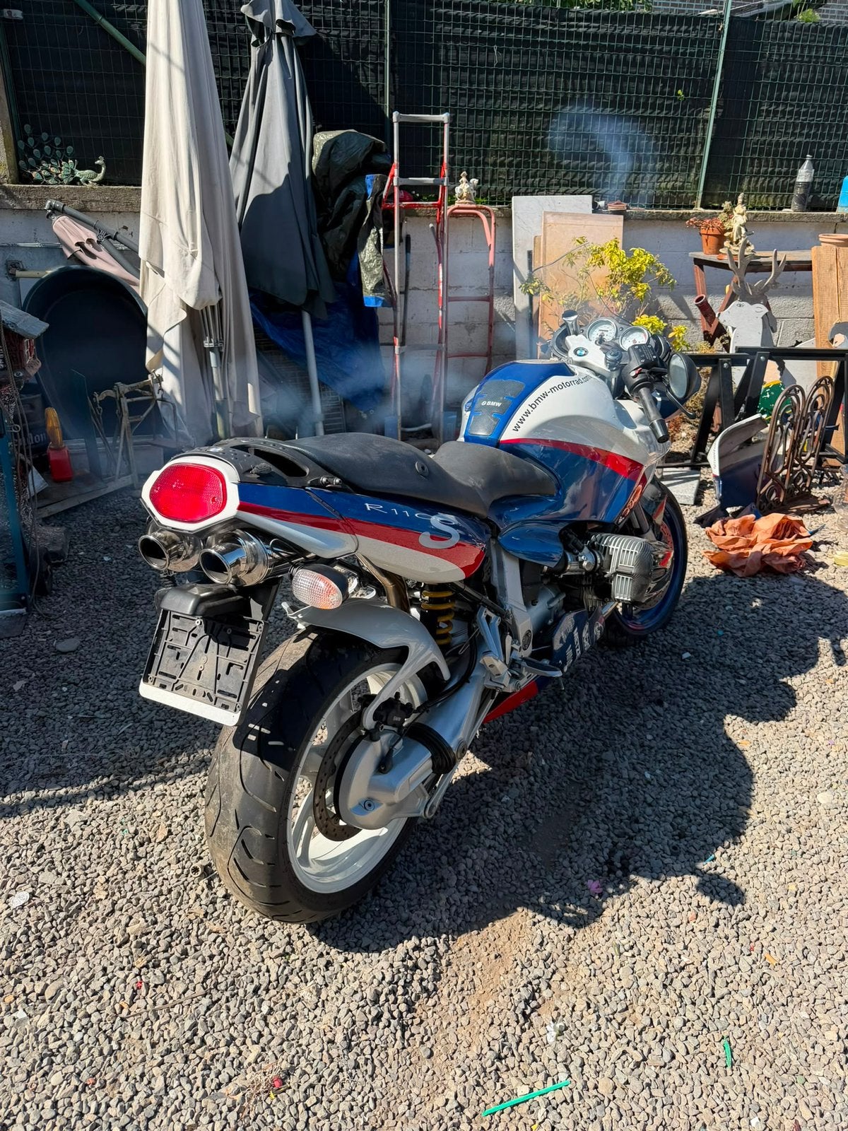 Bmw r 1100 accidente pour piece ou a reparer, Particulier