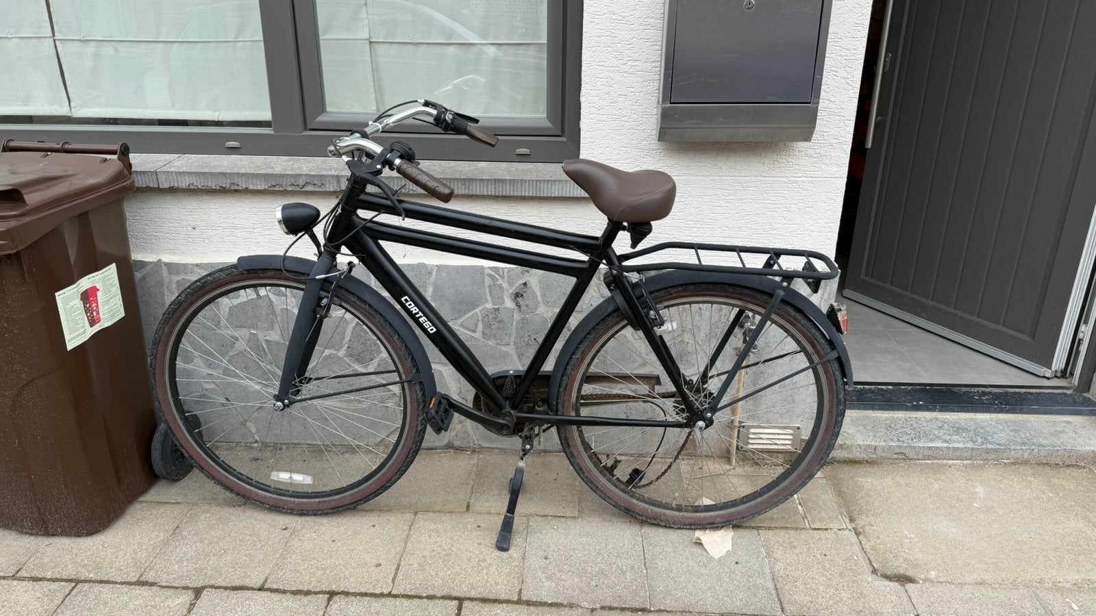De nieuwe fiets moet gerepareerd worden., Ophalen, Zo goed als nieuw