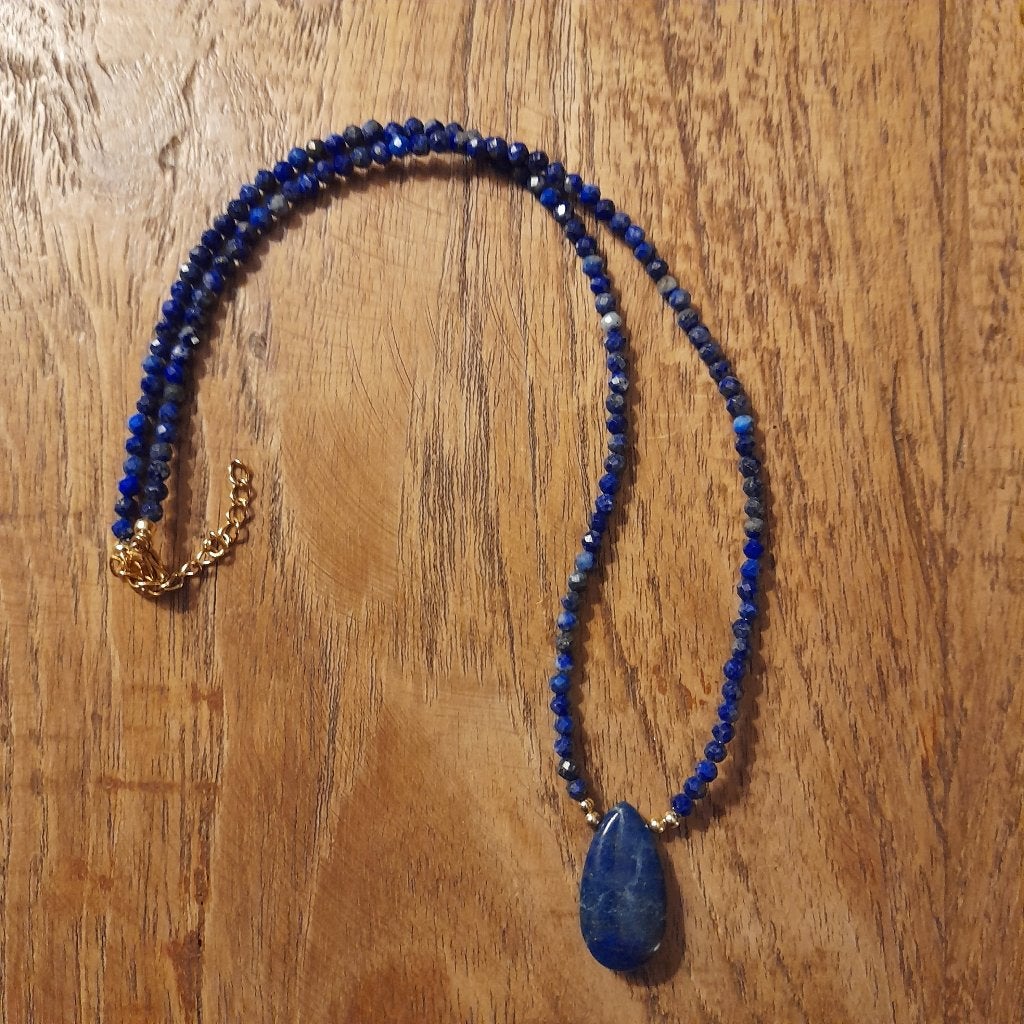 Lapis Lazuli collier  GRATIS VERZENDING, Handtassen en Accessoires, Kettingen, Blauw, Ophalen of Verzenden, Zo goed als nieuw