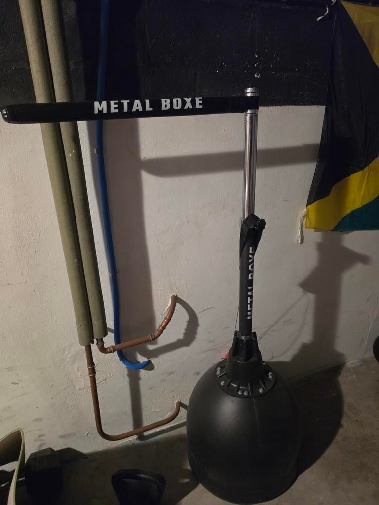 Punching-ball metal boxe, Comme neuf, Punching-ball