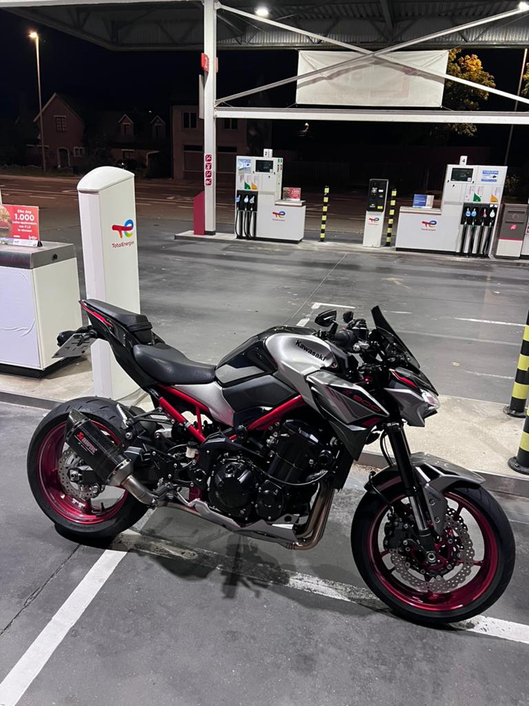 Kawasaki Z900 Performance 2024 – Topstaat – Full Akrapovic, Motoren, 4 cilinders, Motorrijbewijs A, Particulier, Meer dan 35 kW