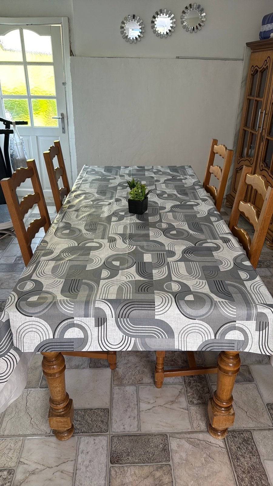 Tafel met 4 stoelen, meubels, spiegel etc. te koop., Ophalen