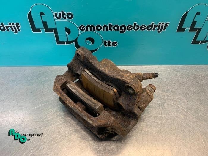 Remklauw (Tang) rechts-voor van een Opel Movano (Movano 00-), Gebruikt, -, -, Opel