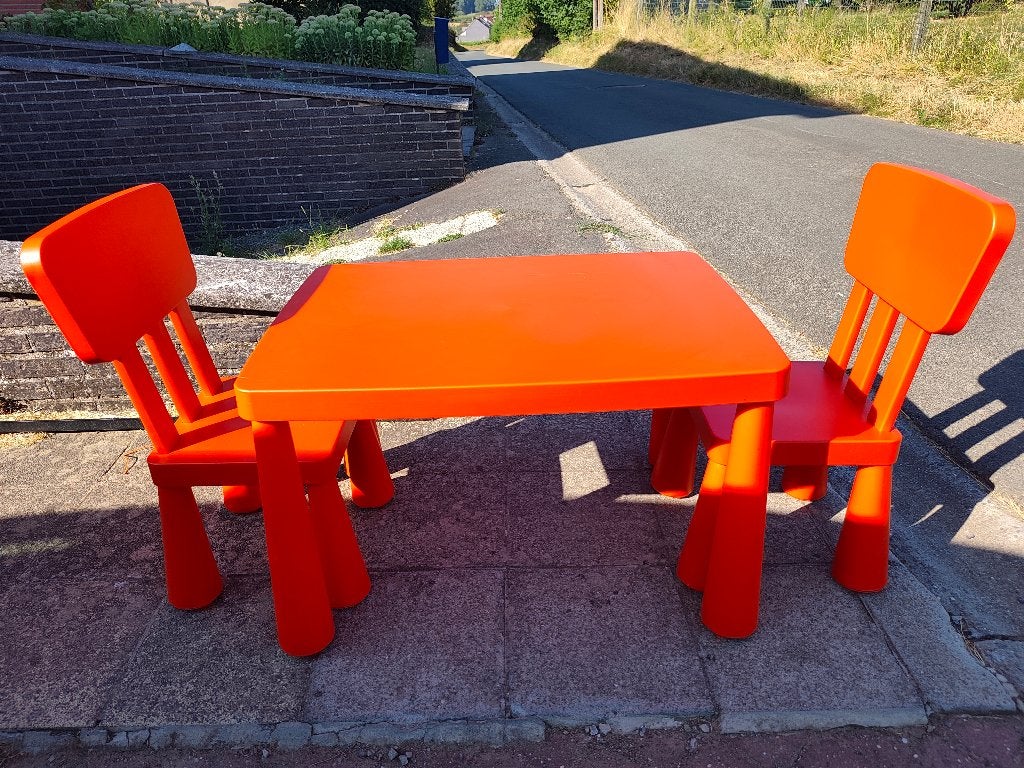 Ikea kindertafel en twee stoeltjes, Kinderen en Baby's, Kinderkamer | Tafels en Stoelen, Ophalen, Gebruikt, Tafel(s) en Stoel(en)