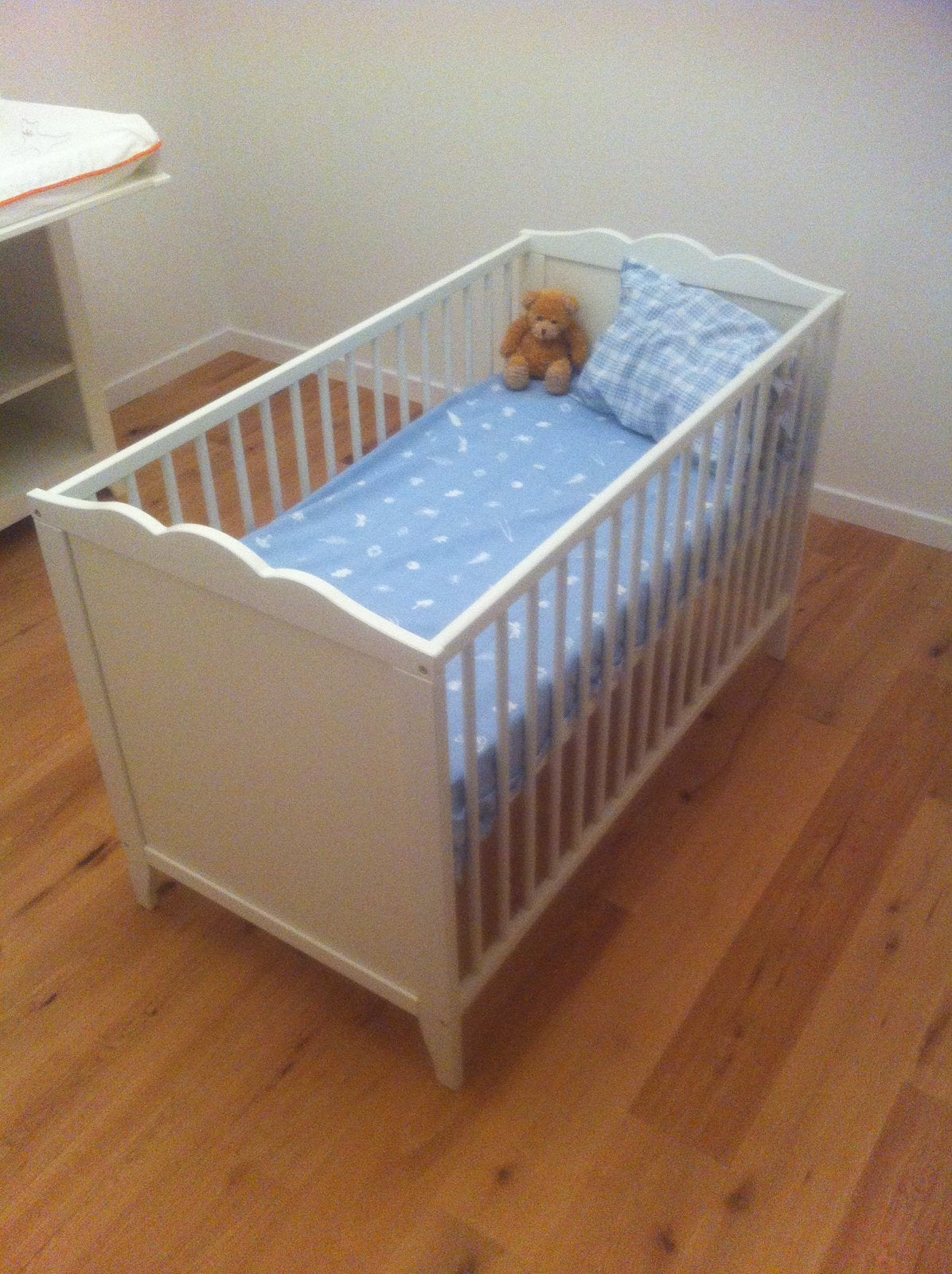 Babykamer bedje kast commode en matras, Ophalen, Zo goed als nieuw, Commode