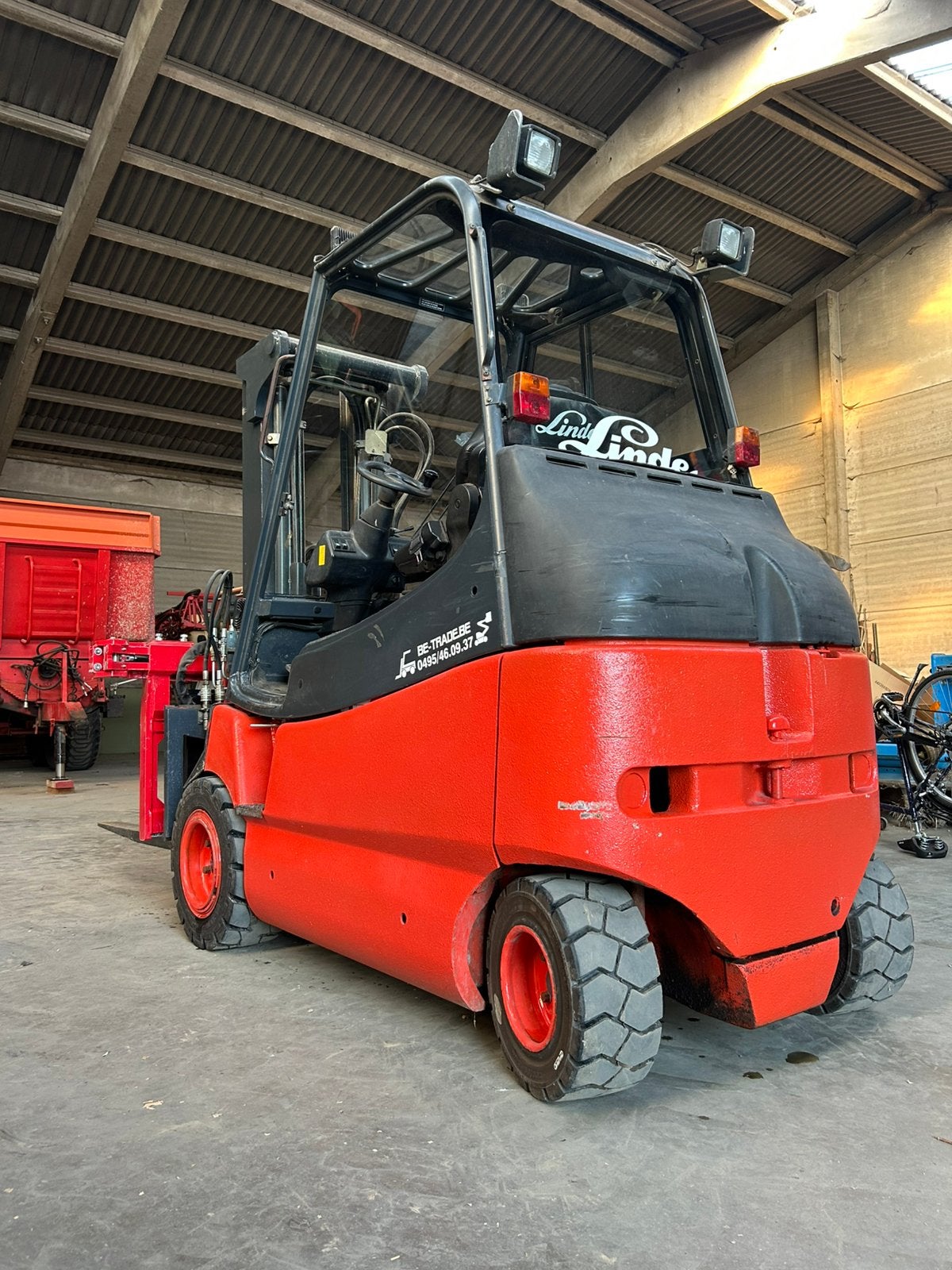 Linde E30, Enlèvement, Chariot élévateur