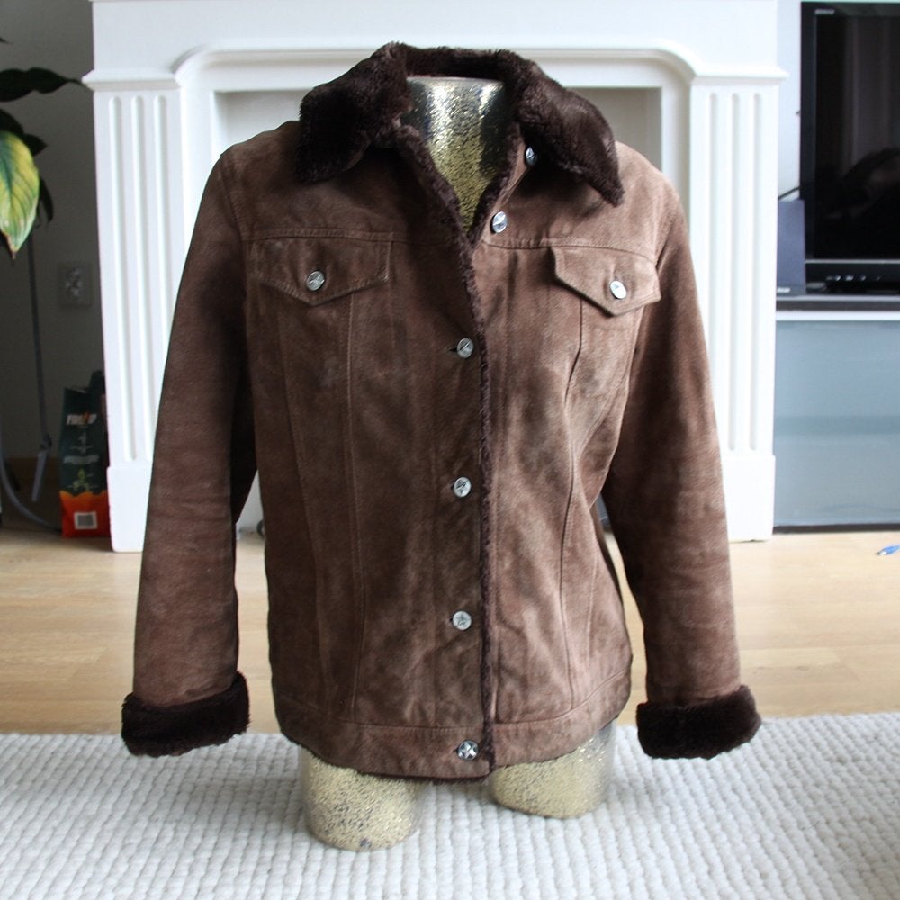 Belle veste en daim marron (M) €25, -, Vêtements | Femmes, ANDERE, Taille 38/40 (M), Comme neuf, Brun