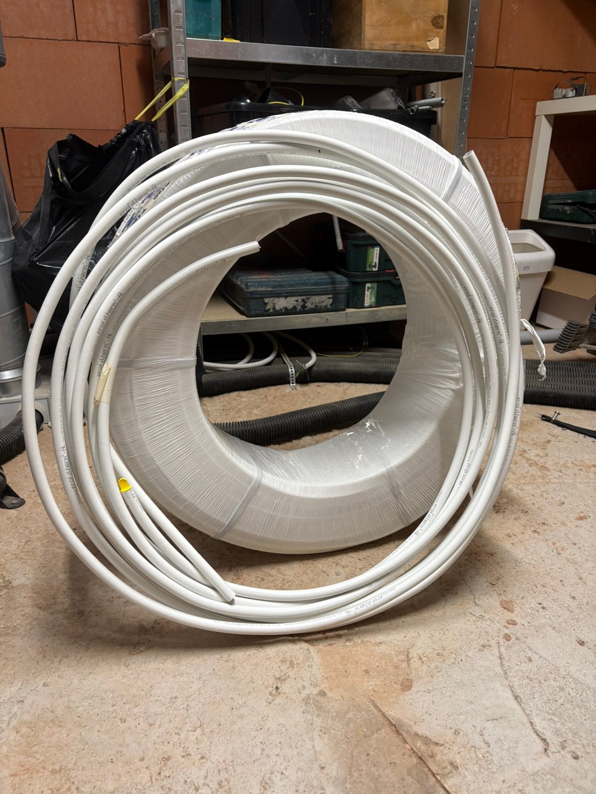 Vloerverwarmingsbuizen rol 200 meter + stuk, Doe-het-zelf en Bouw, Ophalen, Zo goed als nieuw