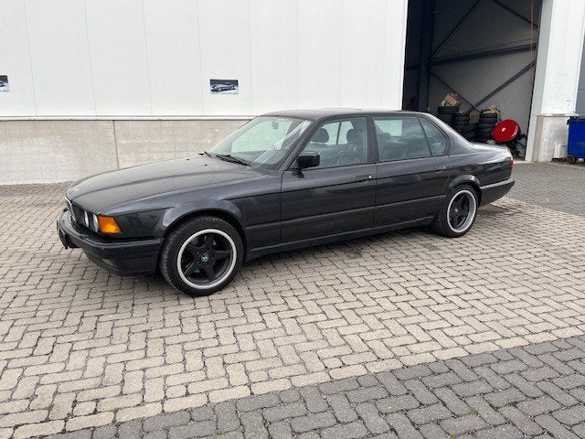 BMW 735 iL oldtimer en bon état, Cuir, Achat, 4 portes, Entreprise