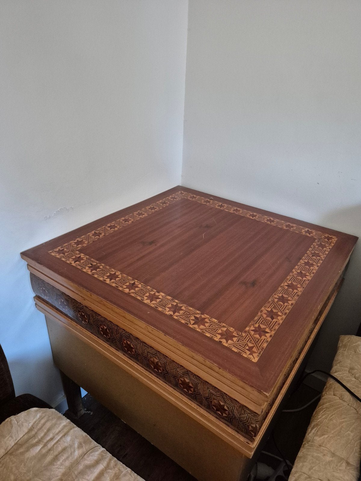 Salon brun-beige spacieux et confortable de style marocain, Enlèvement