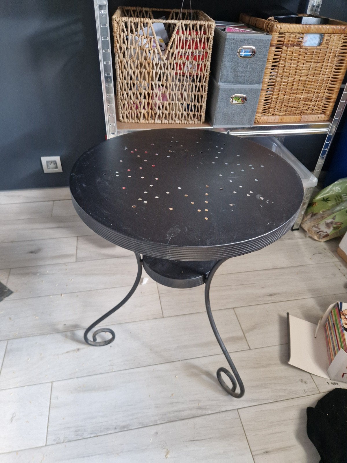 Petite table fer forge, Enlèvement