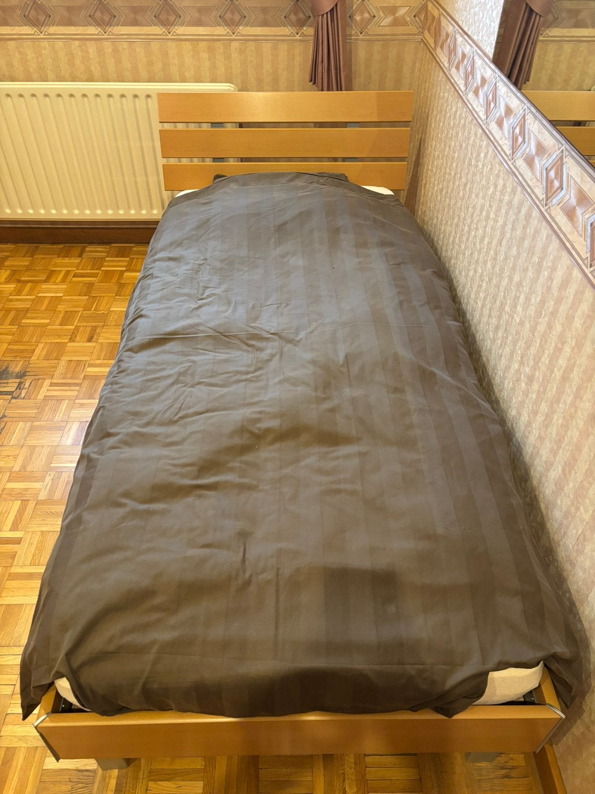 1-persoonsbed met lattenbodem, Huis en Inrichting, Ophalen, Zo goed als nieuw