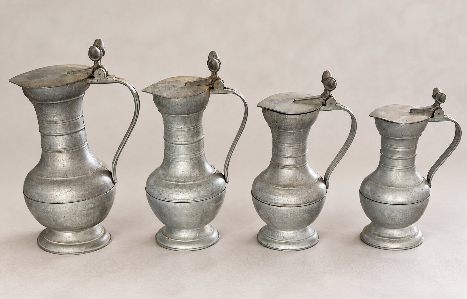 Set van 4 oude tinnen kannen met scharnierdeksel – gemerkt, Antiek en Kunst, Ophalen