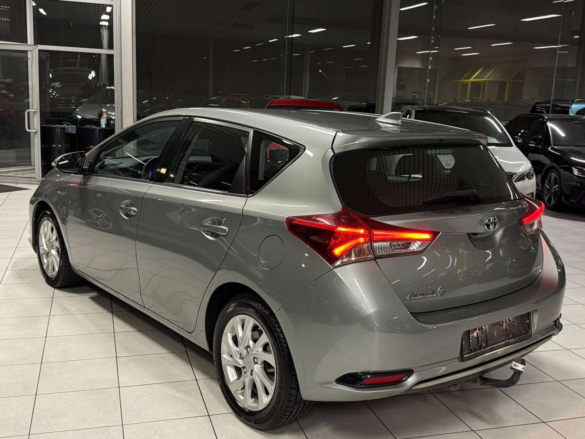 Toyota Auris 50th 1.8 Essence/Hybride Automatique 73kW Euro, Auto's, Gebruikt, 5 deurs, Hybride Elektrisch/Benzine, 1798 cc