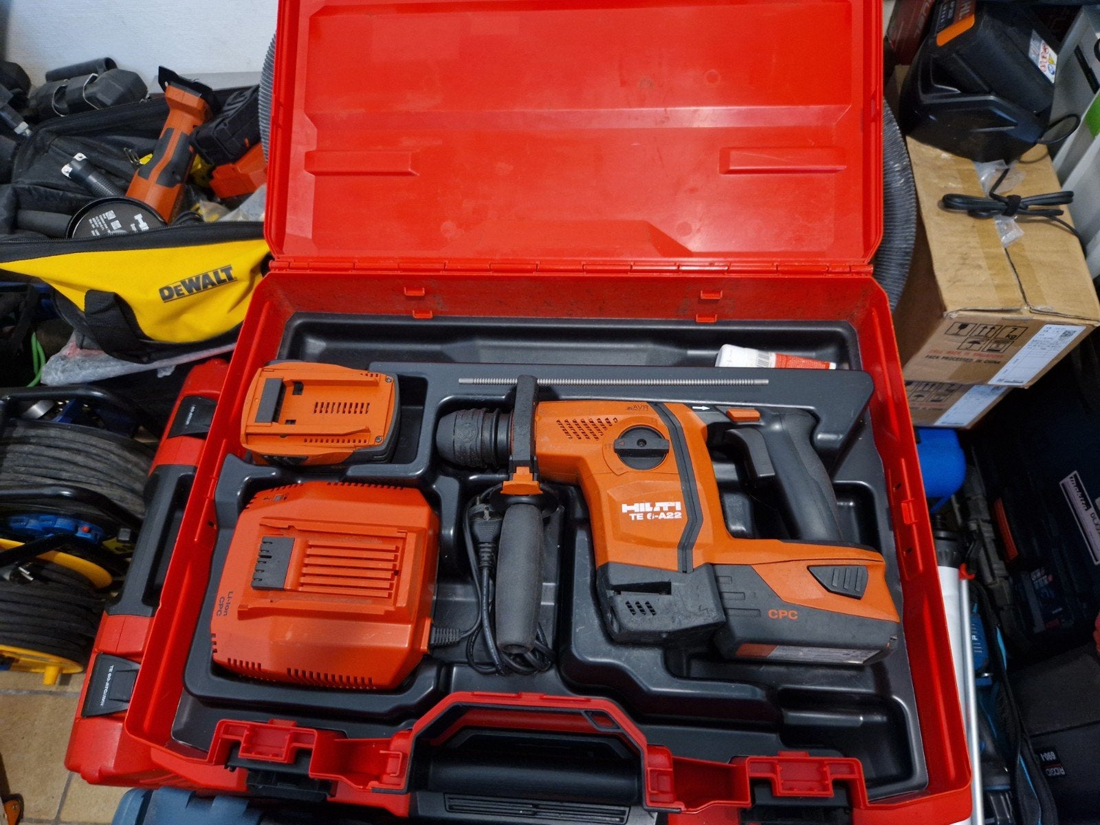 Hilti Te 6-A22, Doe-het-zelf en Bouw, Gereedschap | Boormachines, Ophalen, Zo goed als nieuw, 600 watt of meer, Boor- en/of Breekhamer