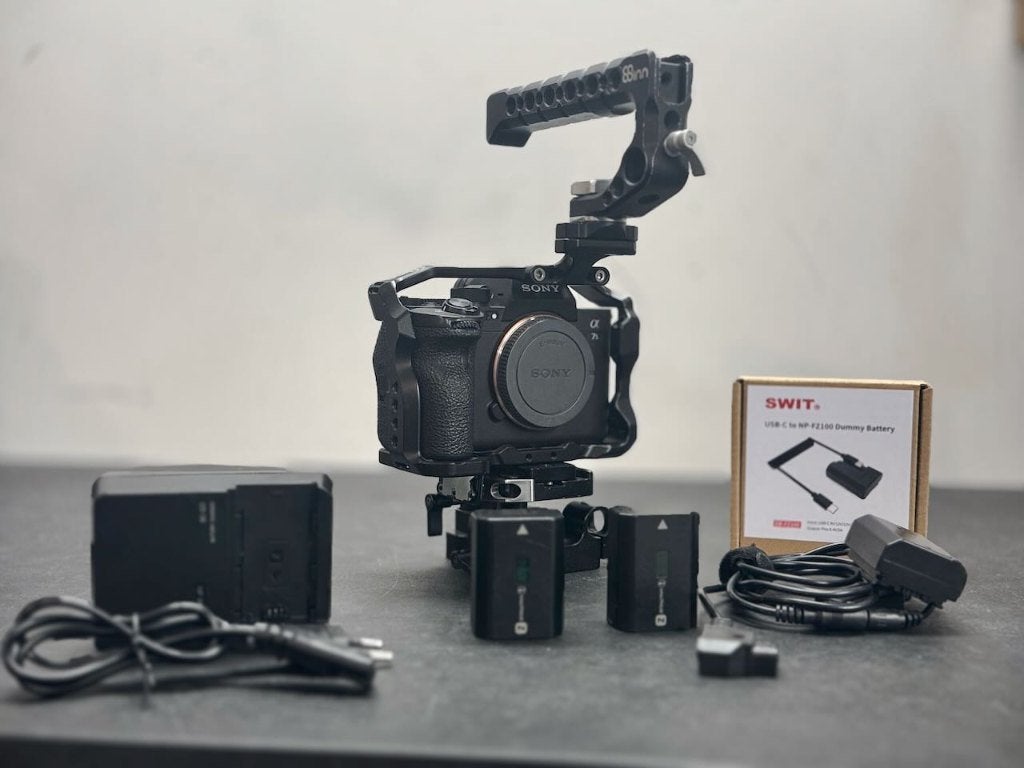 Kit Sony A7sIII / Alpha 7s3 avec Cage et Base plate, Sans zoom optique, 12 mégapixels, Utilisé, Appareil photo hybride