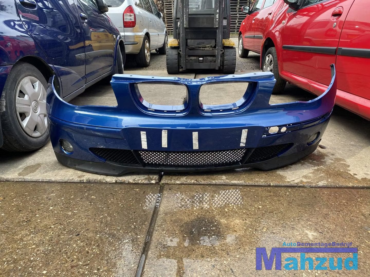 BMW E81 1 serie voorbumper blauw, Auto-onderdelen, Petuelring 130
80788  Munich, DE, Gebruikt, Voor, Info@bmw.de