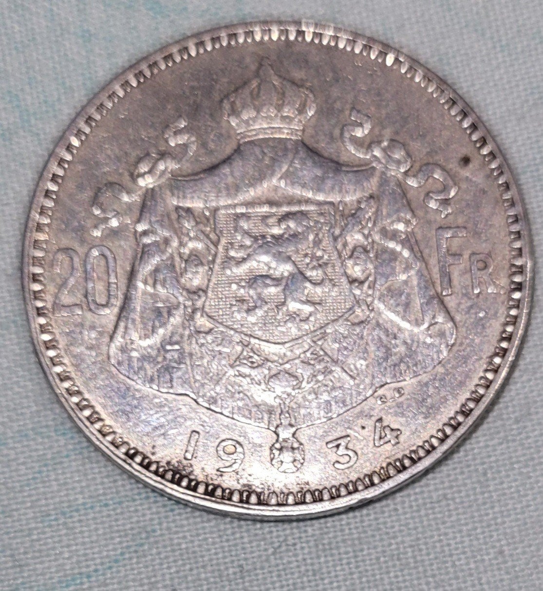 Une pièce en argent provenant de Belgique, Enlèvement