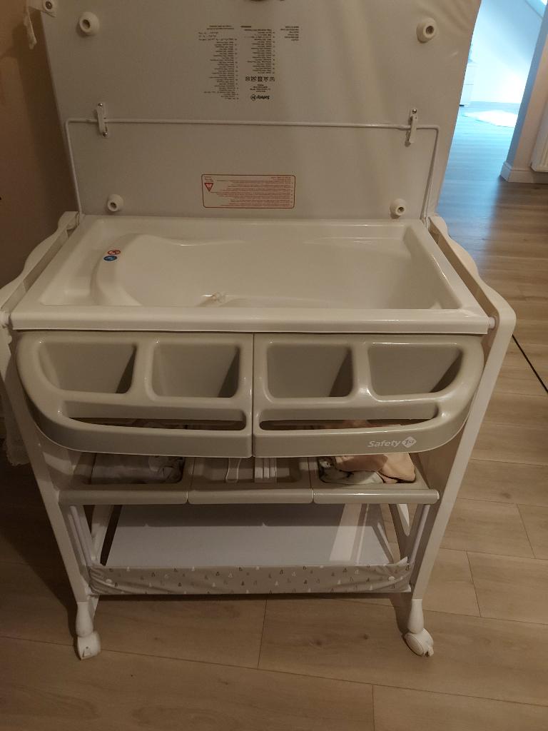 Verzorgtafel, Ophalen, Zo goed als nieuw, Aankleedkussen