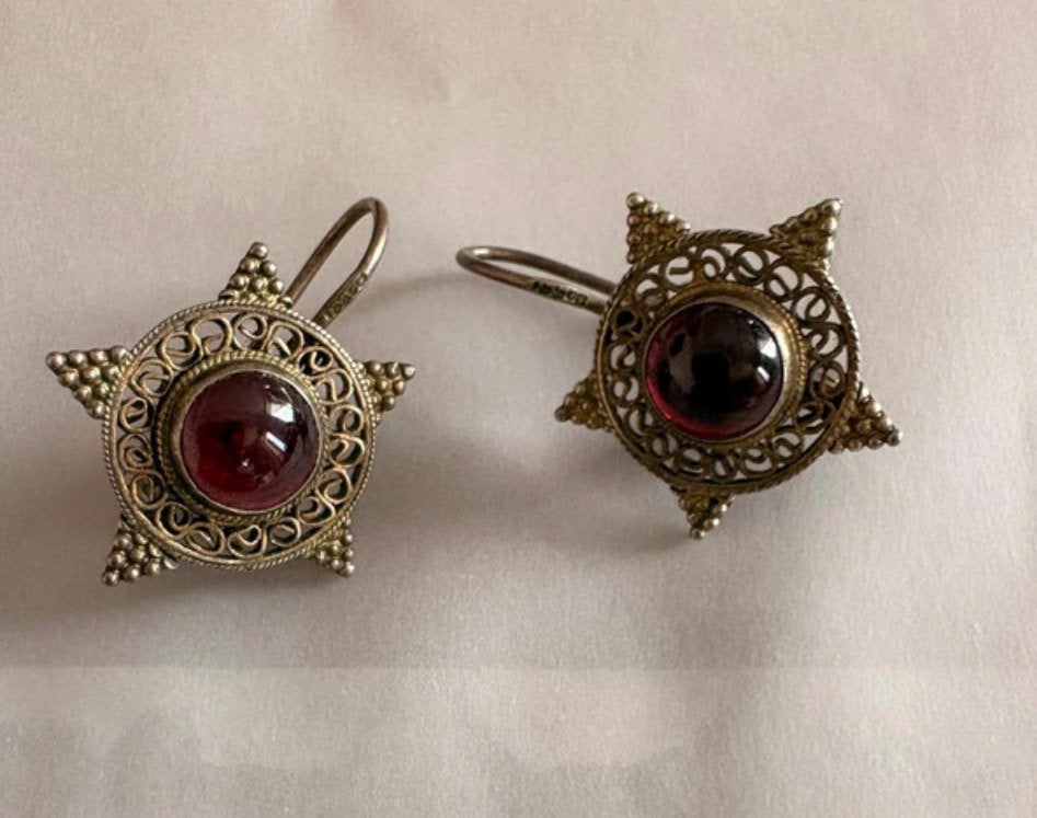 Boucle d’oreille en Argent 925, Bijoux, Sacs & Beauté, Boucles d'oreilles, Utilisé, Puces ou Clous, Argent, Violet, Enlèvement ou Envoi