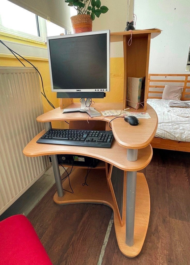 Bureau PC à donner  FREE  Gratis PC station, Enlèvement, Utilisé