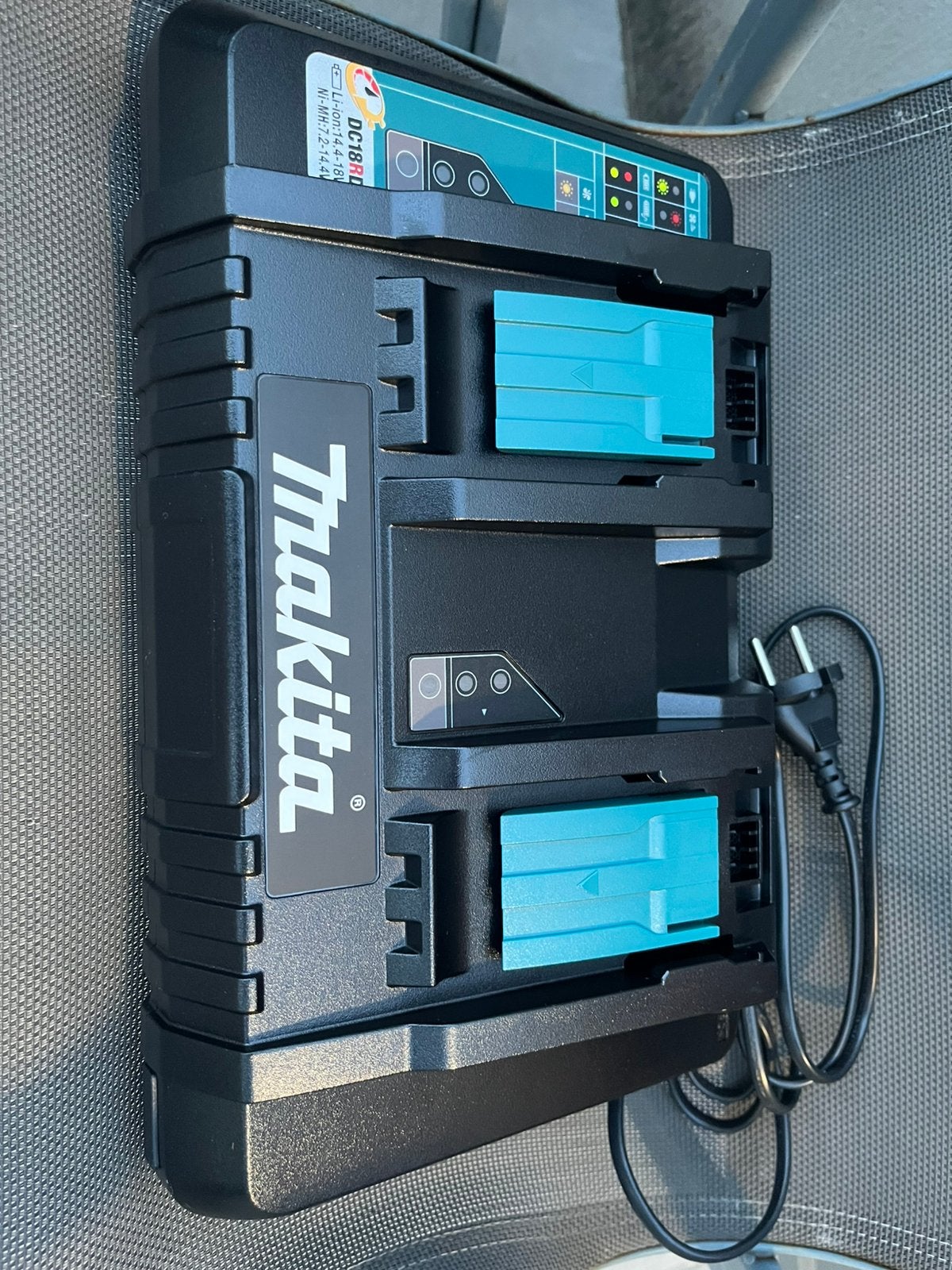 Makita chargeur double, Enlèvement, Comme neuf