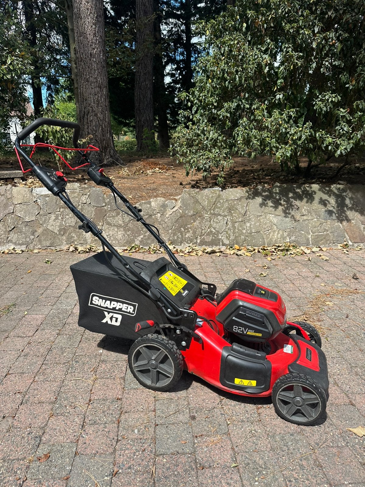 Snapper XD 82V zelfrijdende grasmaaier + 2 accu’s + snellade, Tuin en Terras, Ophalen, Zo goed als nieuw, Opvangzak