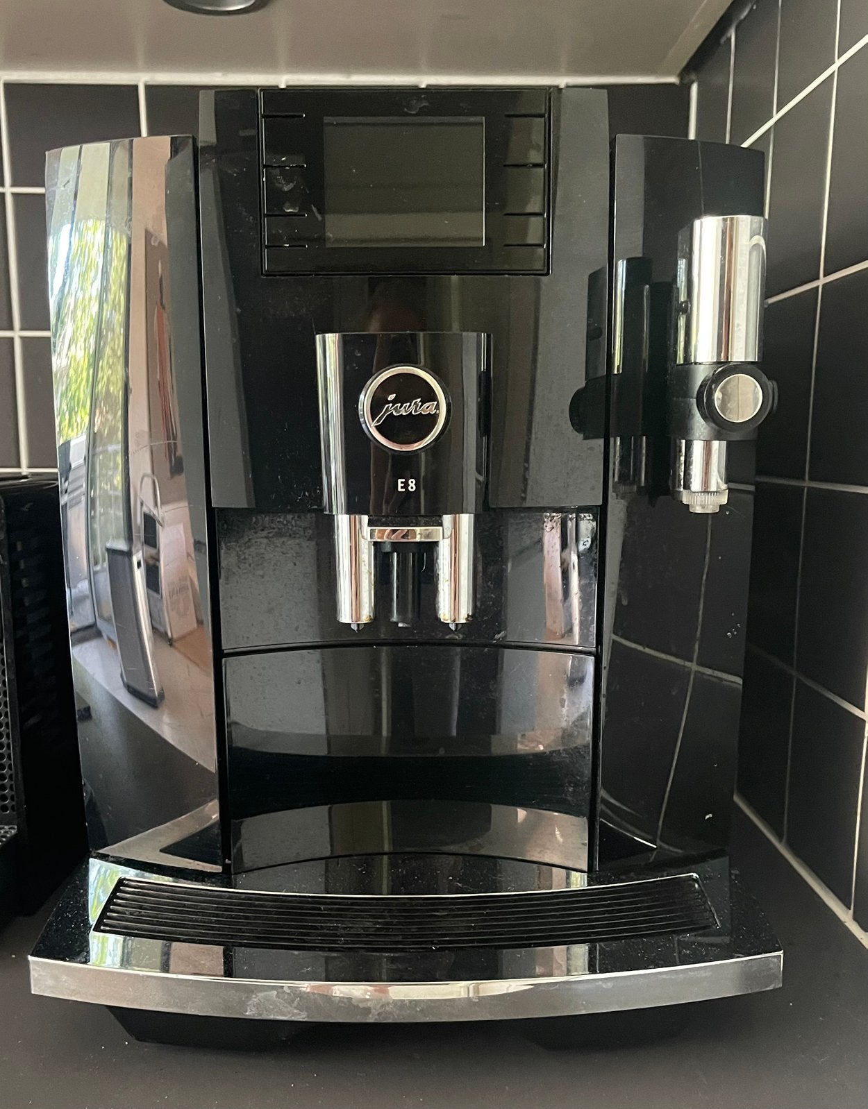 Cafetière Jura E8, Electroménager, Réservoir d'eau amovible, Café en grains, Comme neuf, 4 à 10 tasses
