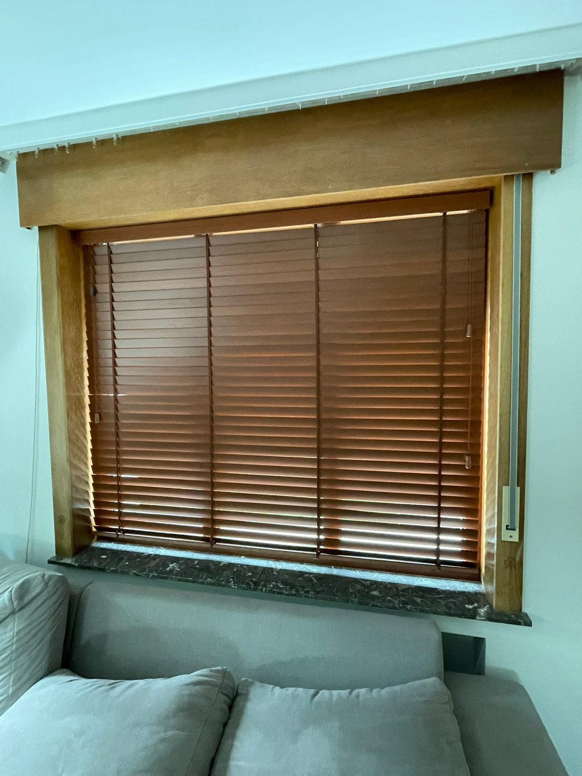 houten jaloezieën 50mm ABACHI, Ophalen, Jaloezie, Hout, Zo goed als nieuw