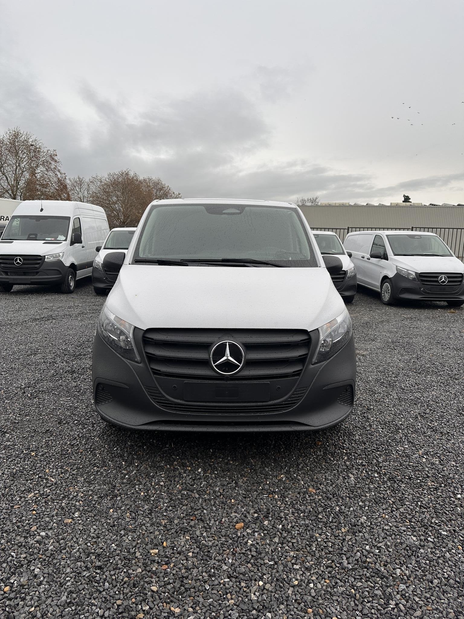 Mercedes-Benz Vito 114 CDI PRO L2 9G-Tronic ESSENTIAL Editio, Auto's, 4 deurs, Zwart, 4 cilinders, 2000 kg