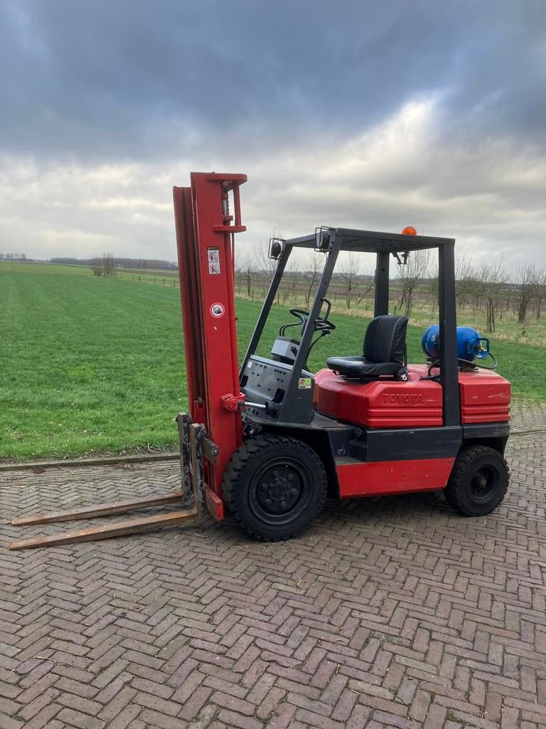 Toyota 42-5FG30, 2000 à 3000 kg, Enlèvement, LPG, Chariot élévateur