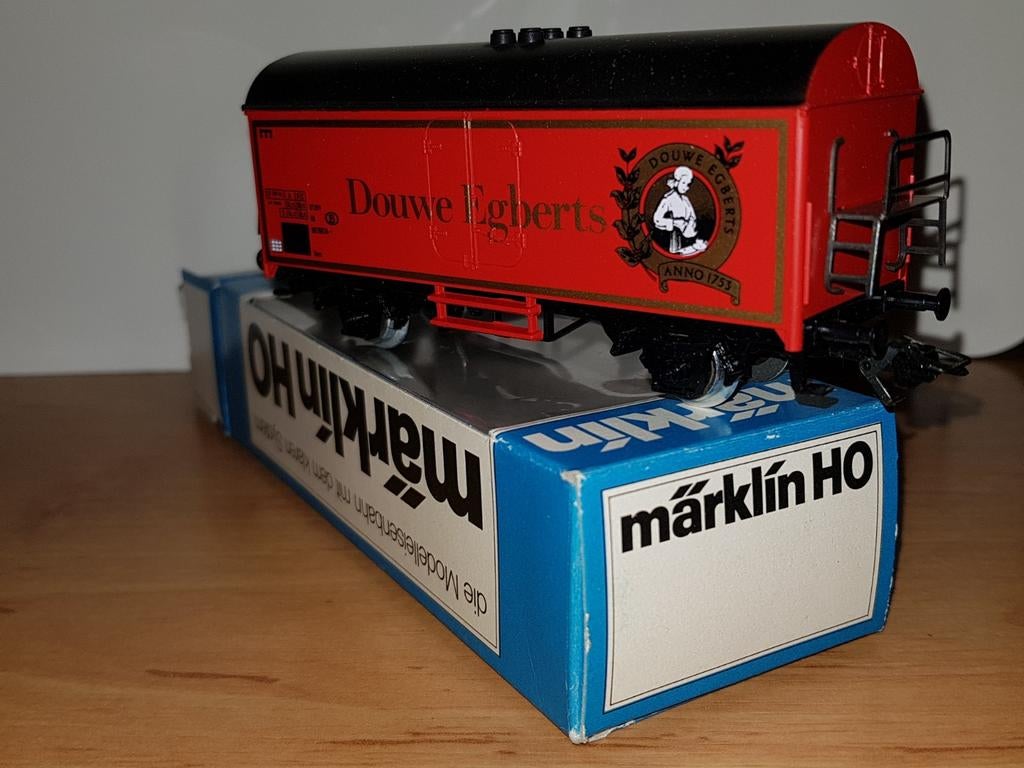 Wagon réfrigéré Marklin HO 4415 Douwe Egberts

Excellent éta, Envoi