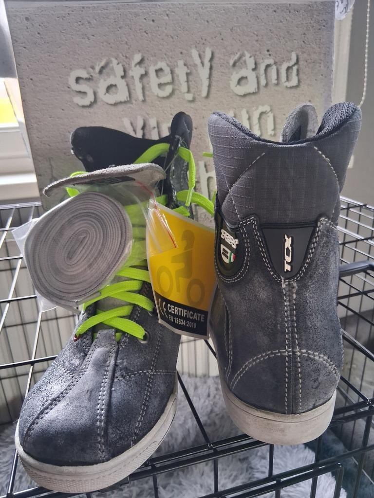 Nieuwe motorschoenen, made In Italië, maat 38,KOOPJE OF BOD, Motoren, Kleding | Motorkleding, Laarzen, Nieuw met kaartje, Ophalen of Verzenden