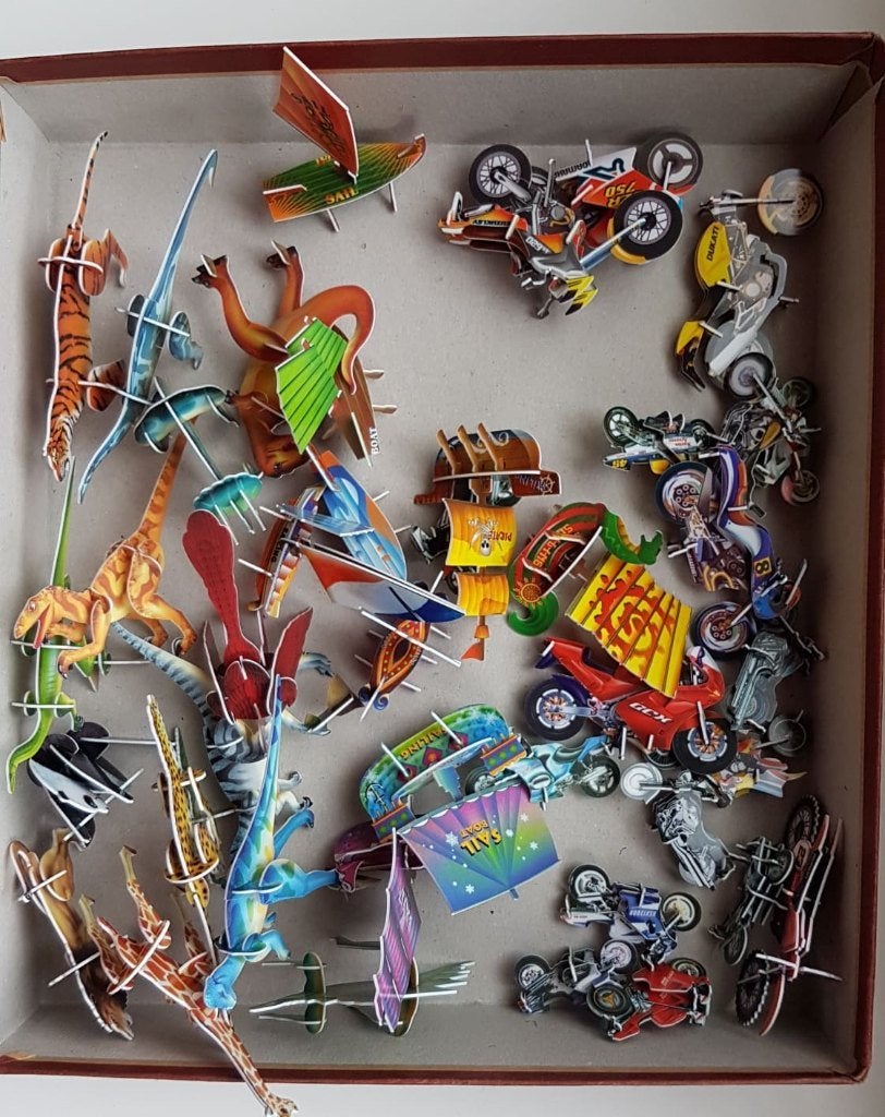 Lot 74 petites figurines jouet avion dinosaure moto bateau, Enlèvement ou Envoi, Utilisé
