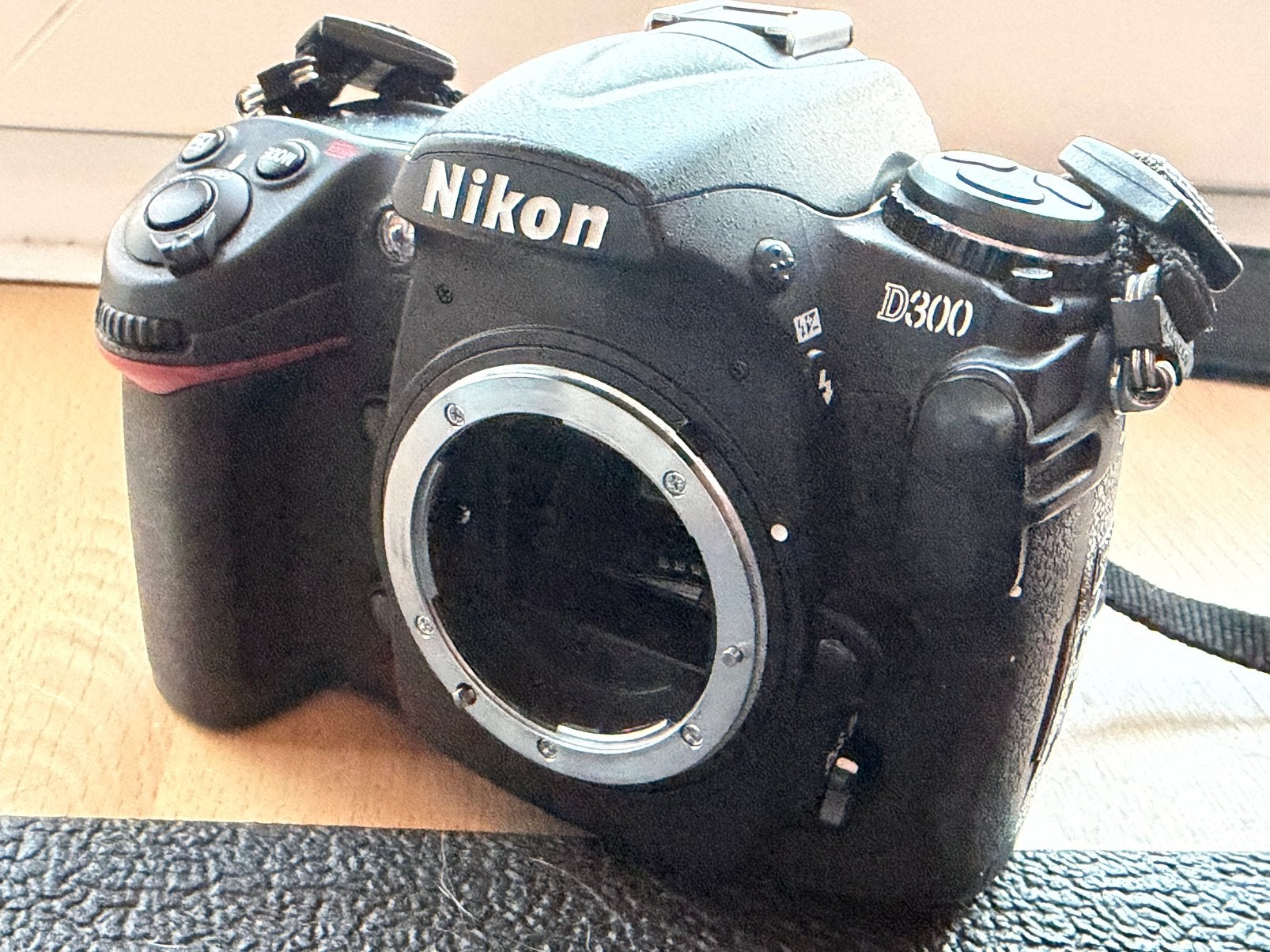 Appareil photo nikon D300, Batterie, Enlèvement, Utilisé, Autres types