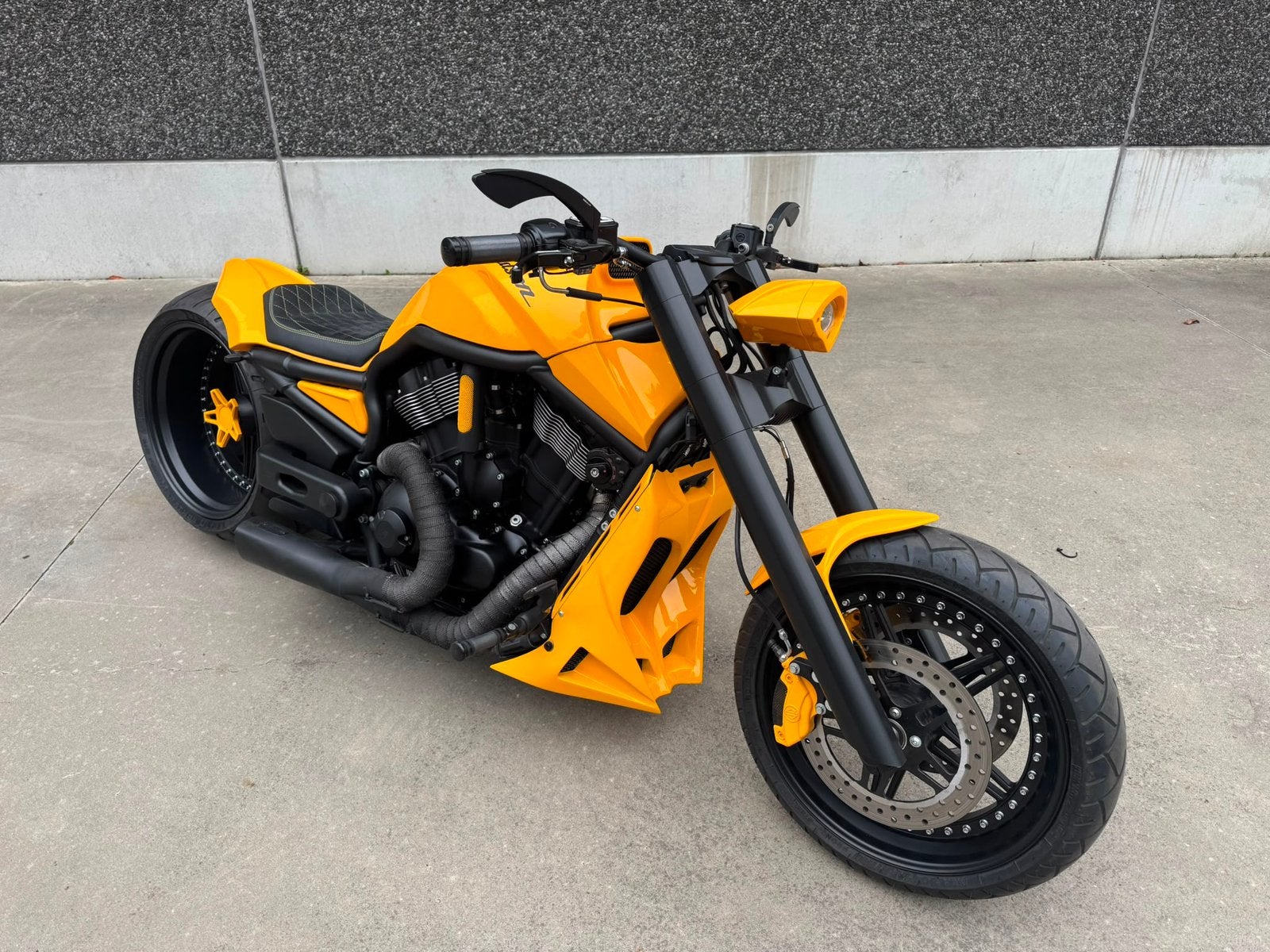 Harley-Davidson VRSCDX Night Rod Special NLC Custom, Bedrijf