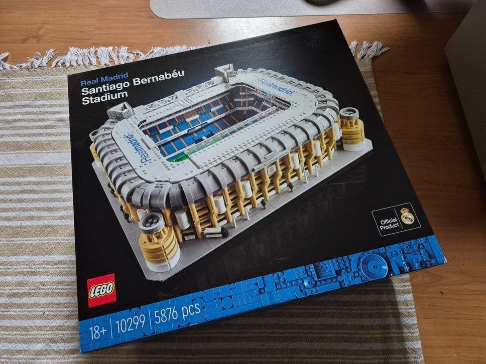 Lego 10299 Real Madrid Santiago Bernabeu stadium - ONGEOPEND, Kinderen en Baby's, Ophalen, Lego