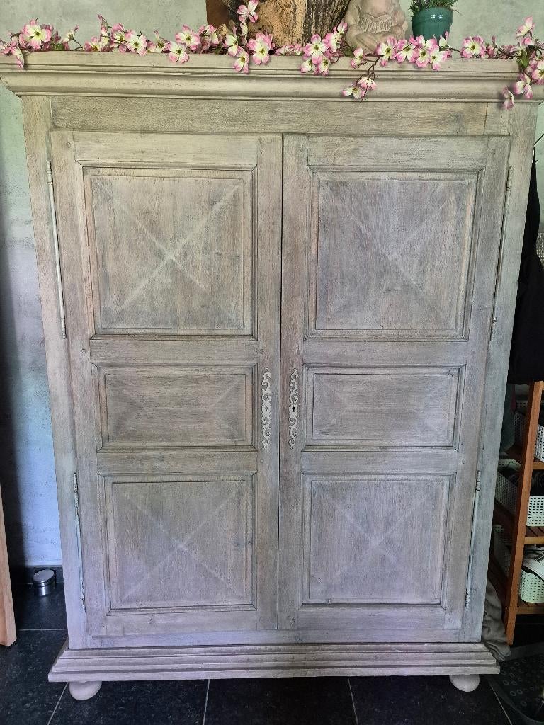 Hallkast kleerkast eik, Ophalen