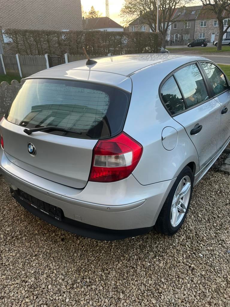 Bmw 116 i, Autos, BMW, Particulier, Série 1, Essence, Euro 4, 5 portes, Boîte manuelle, Argent ou Gris, Noir, Enlèvement ou Envoi