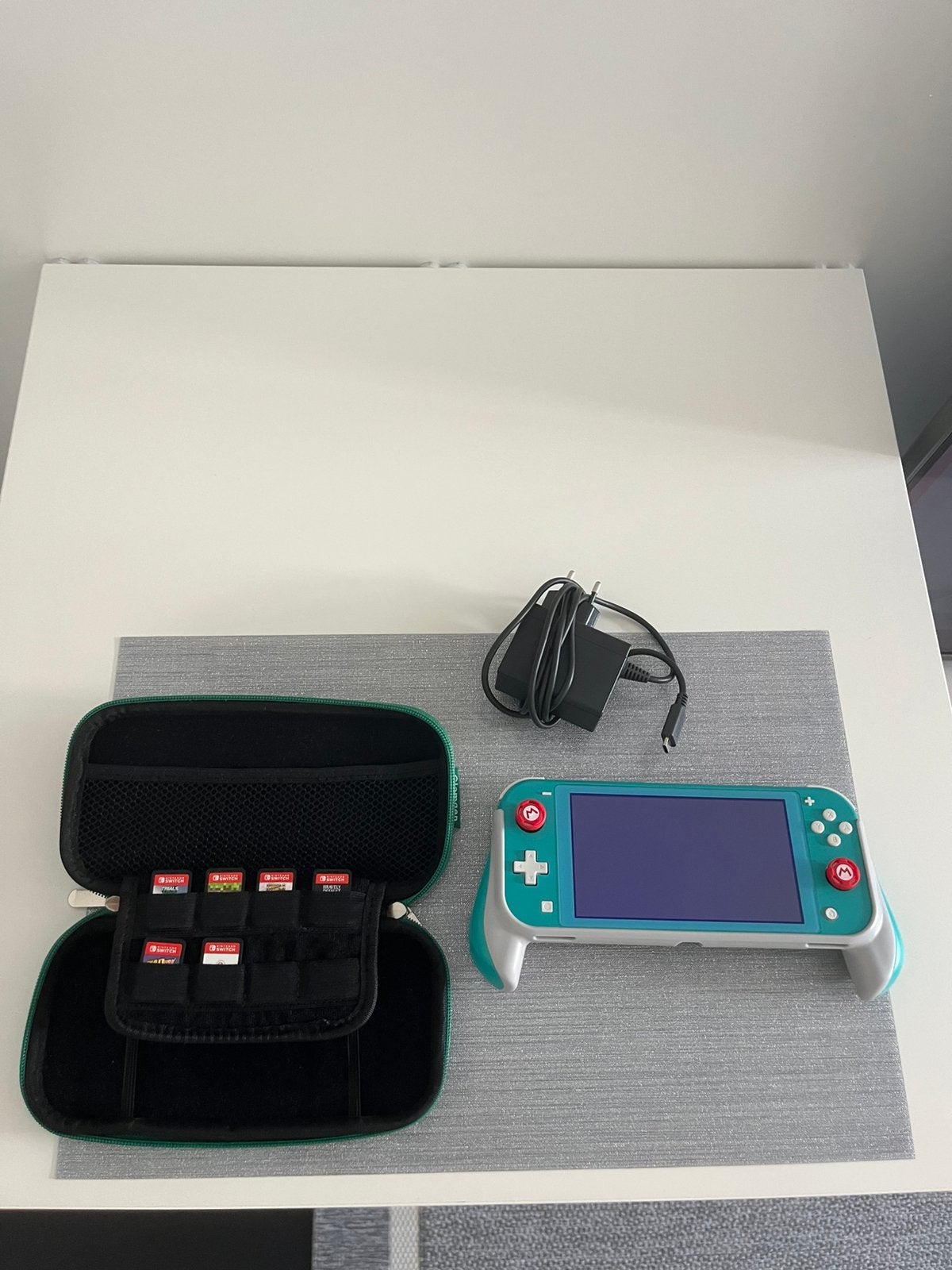 Nintendo Switch Lite avec carte SD de 128 Go, Consoles de jeu & Jeux vidéo, Enlèvement, Turquoise, Comme neuf, Avec housse de protection ou sac