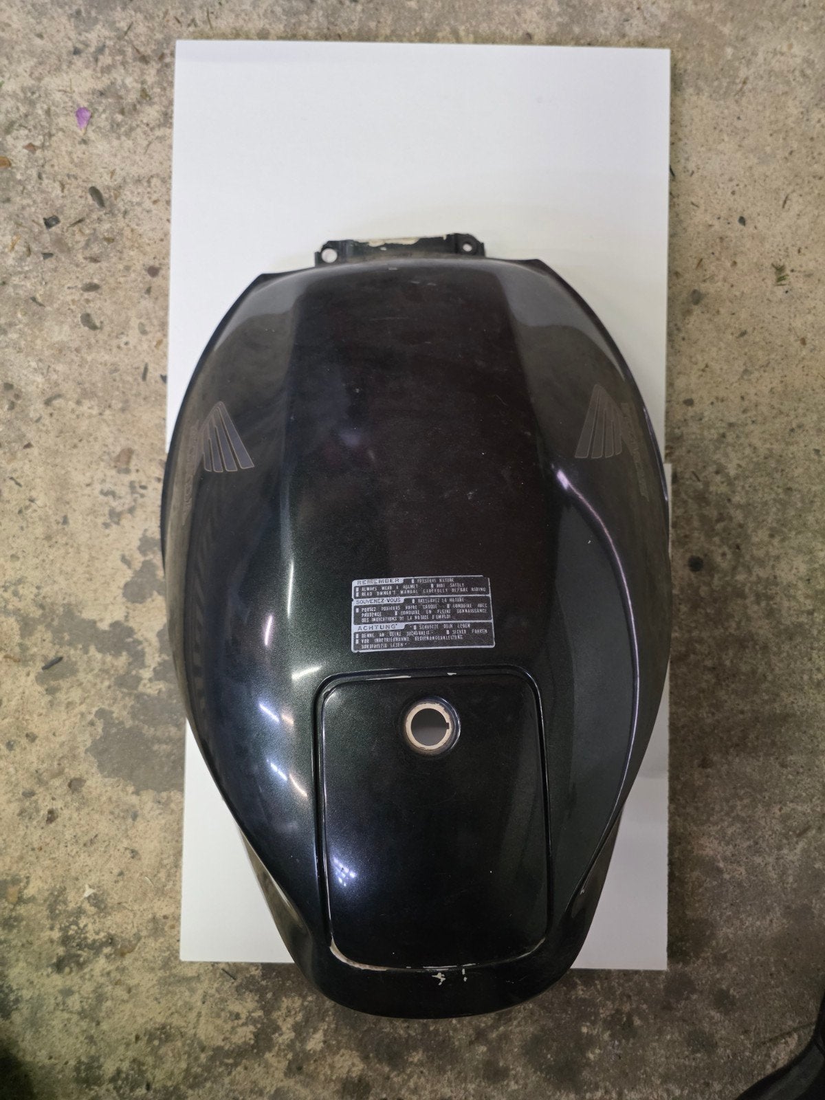 Pan European ST1100  benzinetank cover, Ophalen