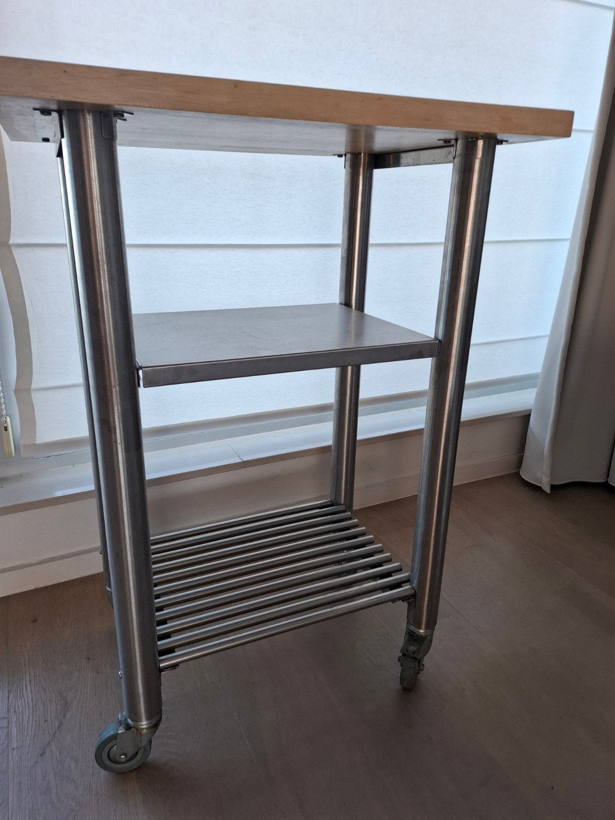 Serveertafel, op wielen,dik werkblad,handig bij BBQ, Ophalen