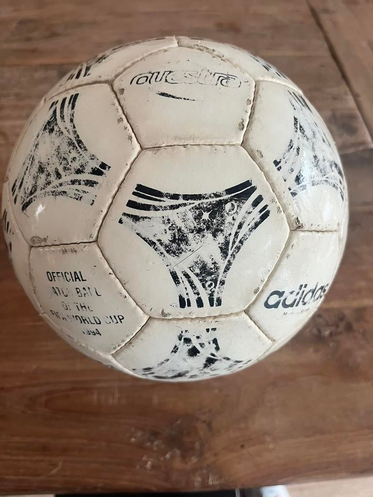 Ballon de la Coupe du monde Adidas Questra 1994, Enlèvement ou Envoi, Utilisé, Ballon