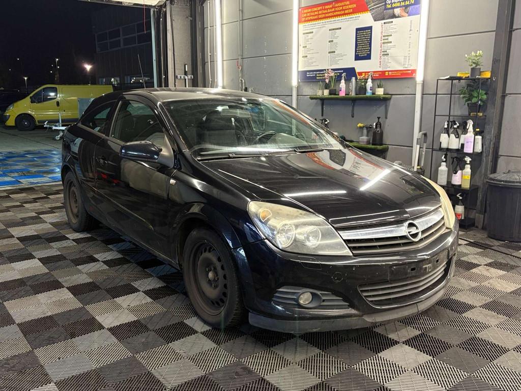 Opel Astra GTC 1.9 DTH CDTi Cosmo EXPORT, Auto's, Gebruikt, 4 cilinders, Zwart, Bedrijf