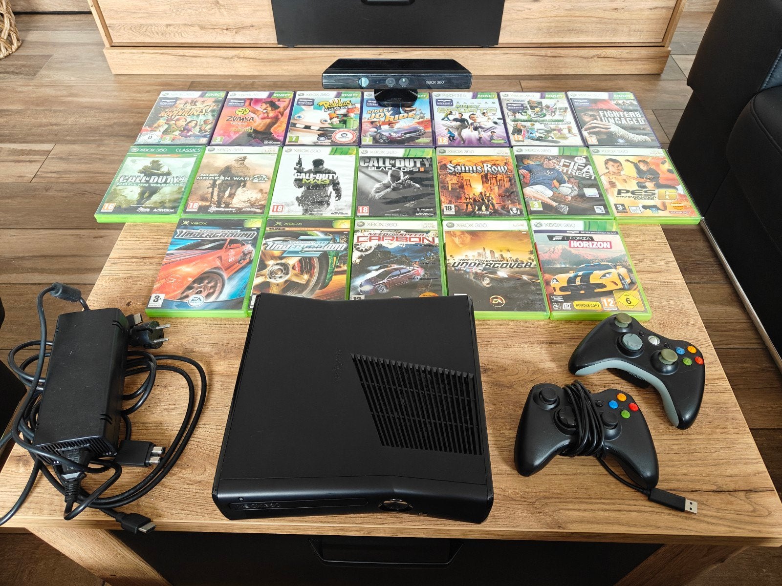 Xbox 360 Slim + Kinect + 2 manettes + 18 jeux (état au top), 360 S, Avec 2 manettes, 250 GB, Avec jeux