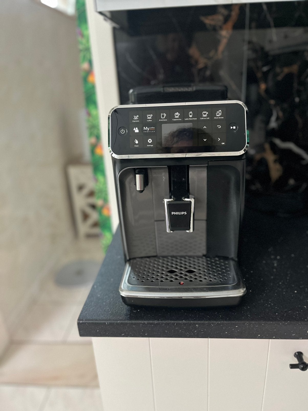 Machine à café entièrement automatique bien entretenue, Electroménager, Cafetières, Enlèvement, Comme neuf, Cafetière