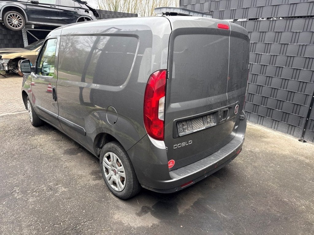 FEU ARRIÈRE GAUCHE Fiat Doblo Cargo (263) (|52044717|), FCA Germany GmbH, IPC D1-09 Bahnhofsplatz
65423  Rüsselsheim am Main, DE