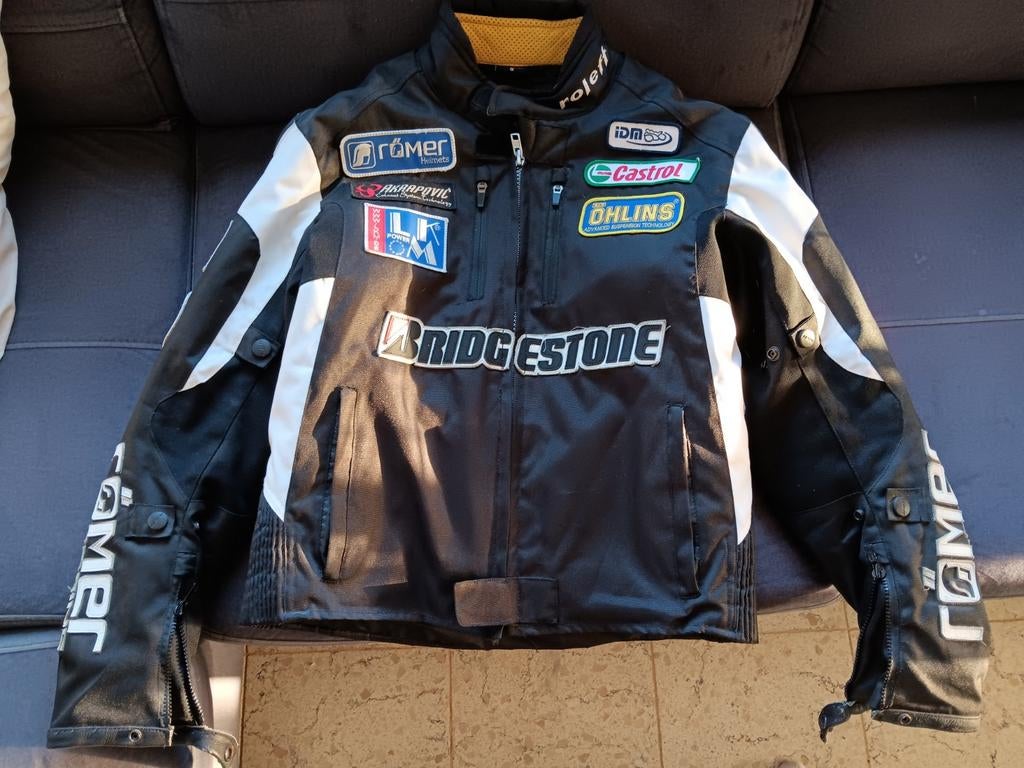 Moto vest Roleff, Enlèvement