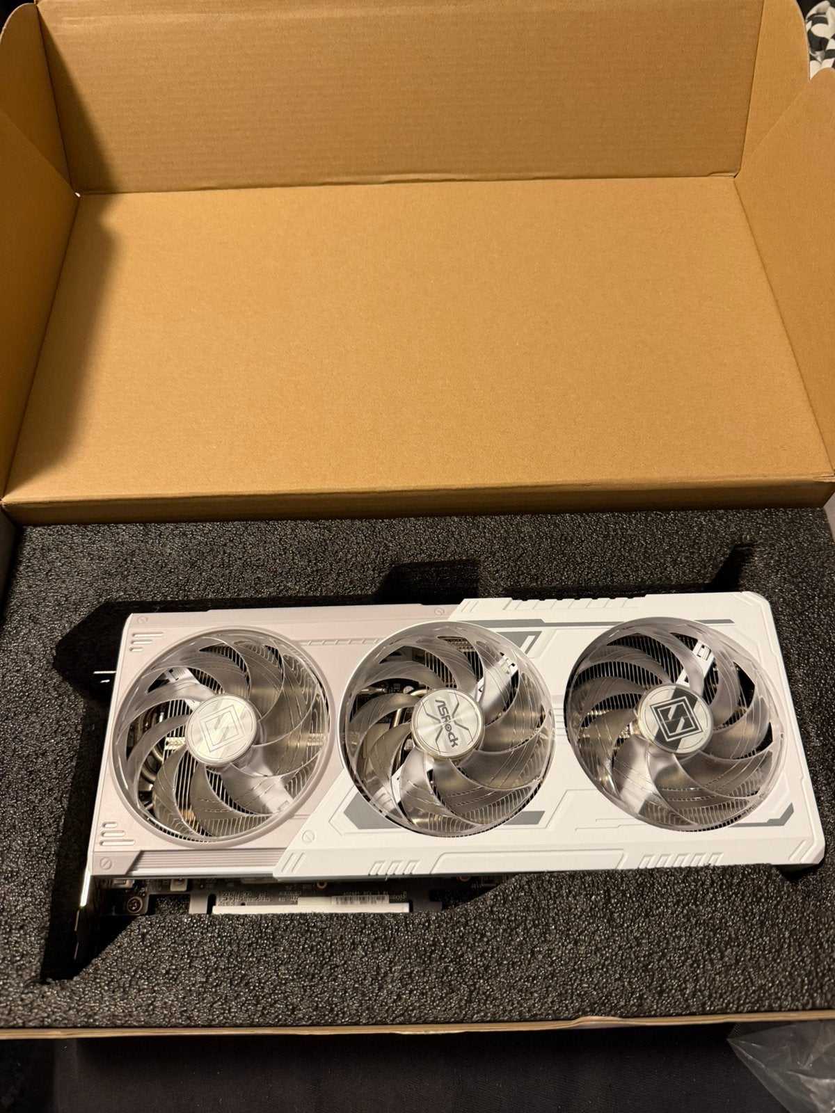 ASRock Radeon RX 9070 SL 16GB –  (Inclusief Garantie!), Computers en Software, Videokaarten, Zo goed als nieuw, AMD, Ophalen of Verzenden