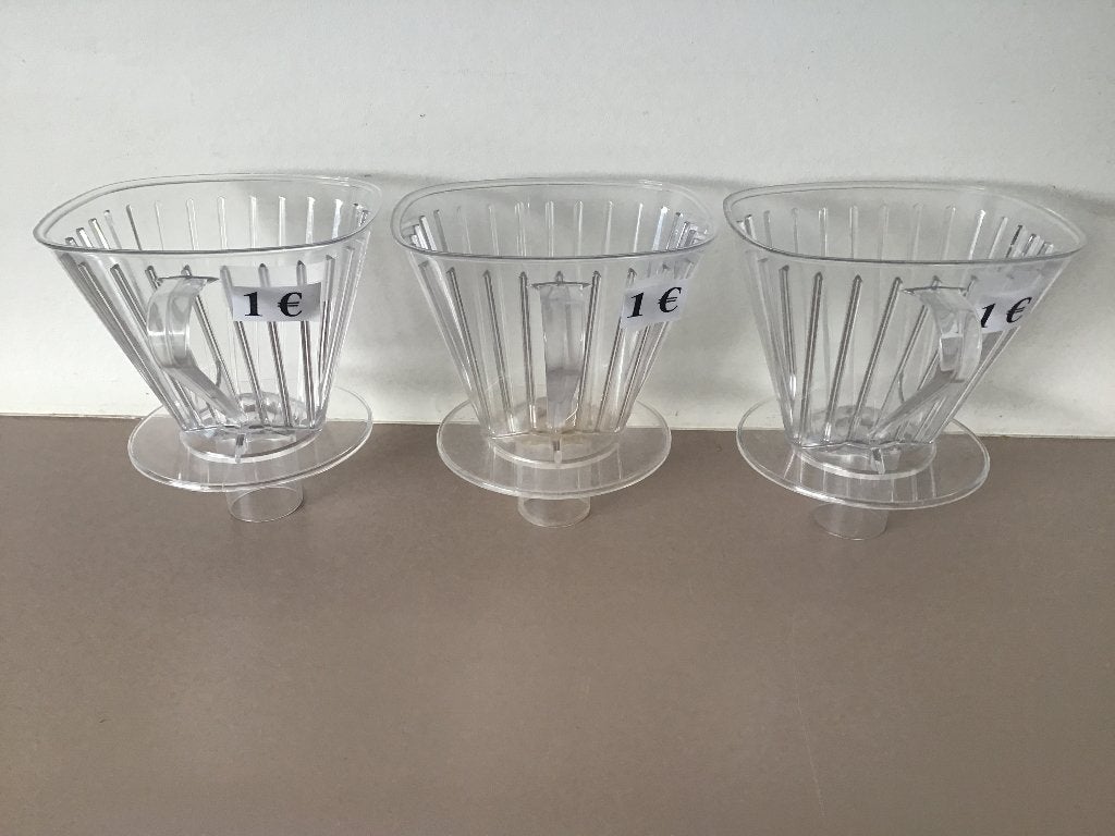 20 boîtes en plastique avec couvercles pour 0,50 euro, Enlèvement ou Envoi, Comme neuf, Avec couvercle